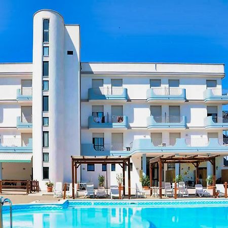Hotel Villaggio Aurora San Pietro in Bevagna Exteriör bild