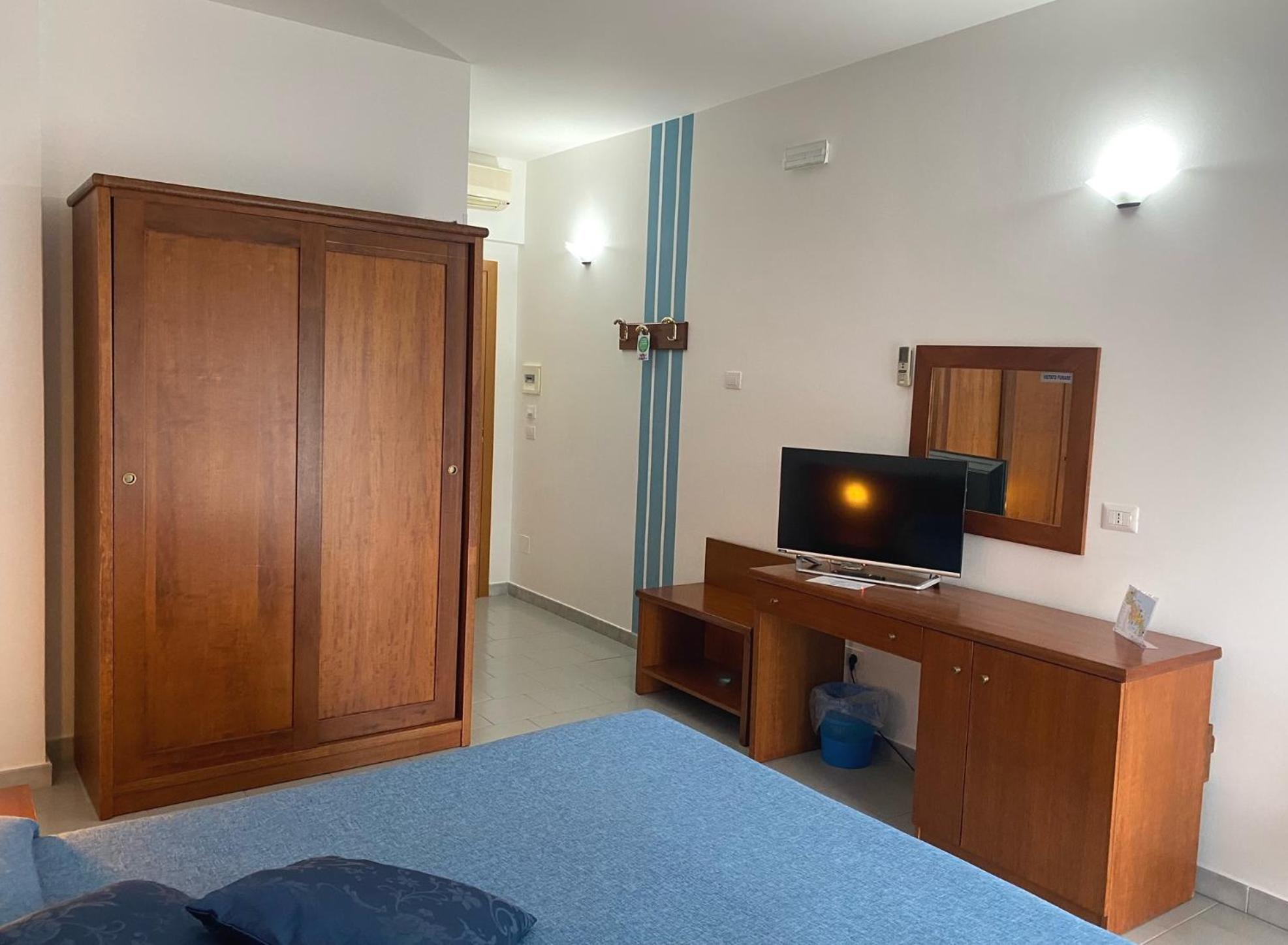 Hotel Villaggio Aurora San Pietro in Bevagna Exteriör bild